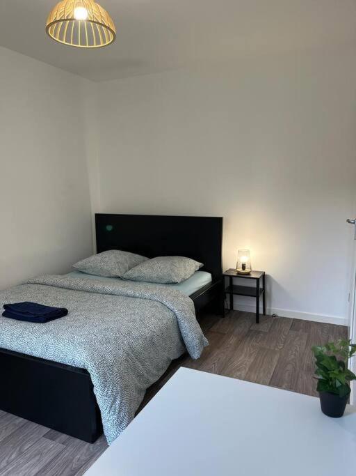 Appartement F2 De Haut Standing En Hypercentre Avec Jardin Prive A 270 M De La Gare De Mantes ! Exteriér fotografie