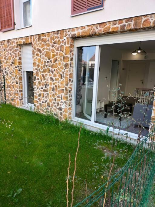 Appartement F2 De Haut Standing En Hypercentre Avec Jardin Prive A 270 M De La Gare De Mantes ! Exteriér fotografie