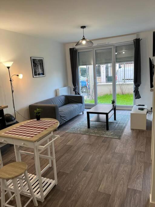Appartement F2 De Haut Standing En Hypercentre Avec Jardin Prive A 270 M De La Gare De Mantes ! Exteriér fotografie