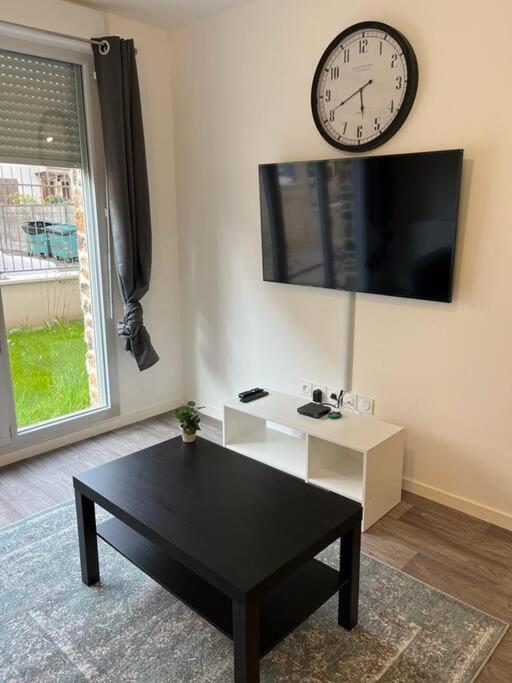 Appartement F2 De Haut Standing En Hypercentre Avec Jardin Prive A 270 M De La Gare De Mantes ! Exteriér fotografie
