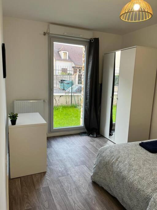 Appartement F2 De Haut Standing En Hypercentre Avec Jardin Prive A 270 M De La Gare De Mantes ! Exteriér fotografie