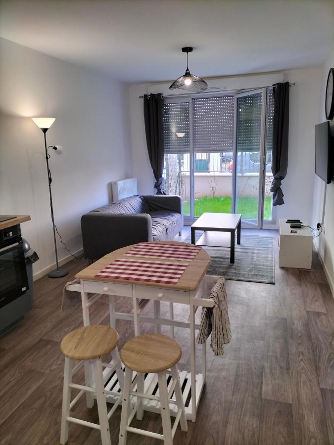 Appartement F2 De Haut Standing En Hypercentre Avec Jardin Prive A 270 M De La Gare De Mantes ! Exteriér fotografie