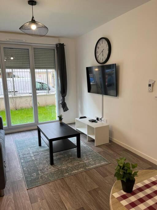 Appartement F2 De Haut Standing En Hypercentre Avec Jardin Prive A 270 M De La Gare De Mantes ! Exteriér fotografie